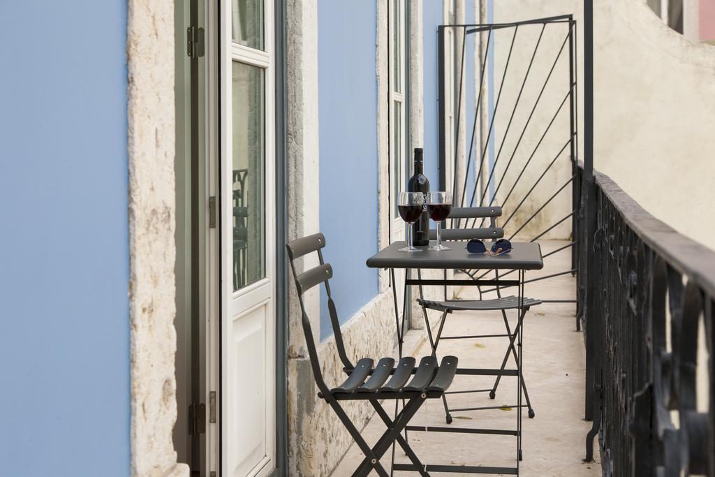 Joivy Downtown Blue Apartments Lisbon Room photo